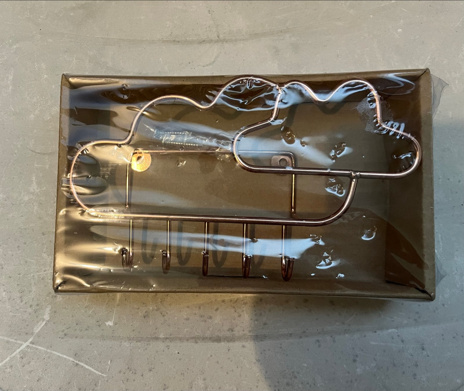 Nieuwe Wolk Wandkapstok met 5 Haken - Koperkleurig, Wandkapstok, Nieuw, Ophalen of Verzenden, Minder dan 100 cm