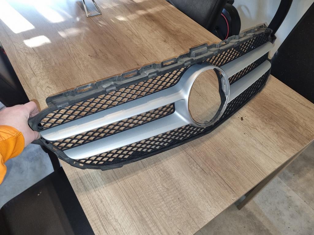 Originele Grille Mercedes C180 W205 - Uitstekende Staat, Gebruikt, Voor, Mercedes-Benz, Ophalen of Verzenden