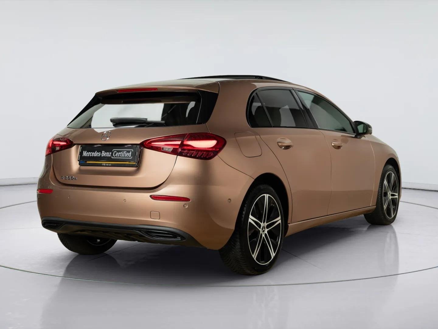 Mercedes-Benz A-Klasse Hatchback 250 e Luxury Line | Panoram, Auto's, Mercedes-Benz, Automatische klimaatregeling, Gebruikt, Bedrijf