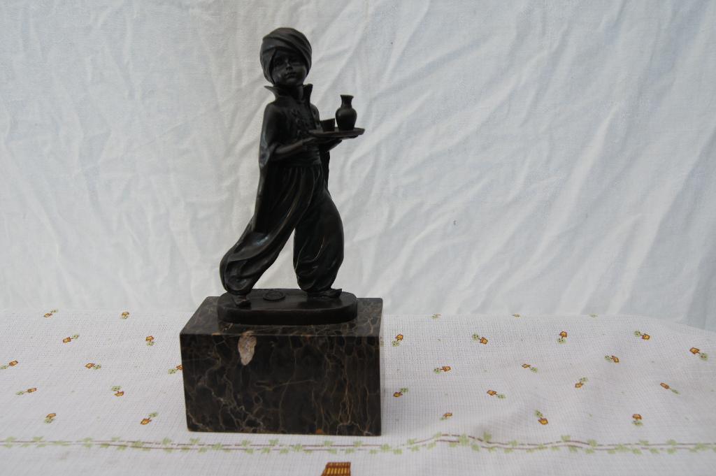 Ober  ( Brons, Ophalen of Verzenden, Handgemaakt, Brons, Beeld