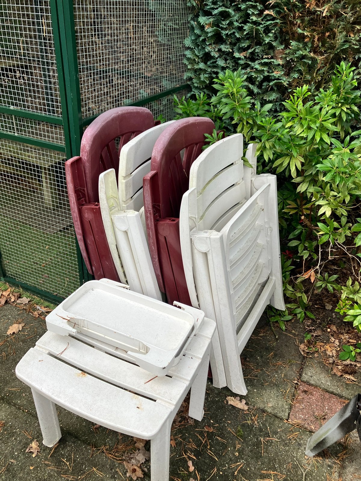Tuinstoelen en 2 tuintafels, Ophalen, Gebruikt, Kunststof, Stapelbaar