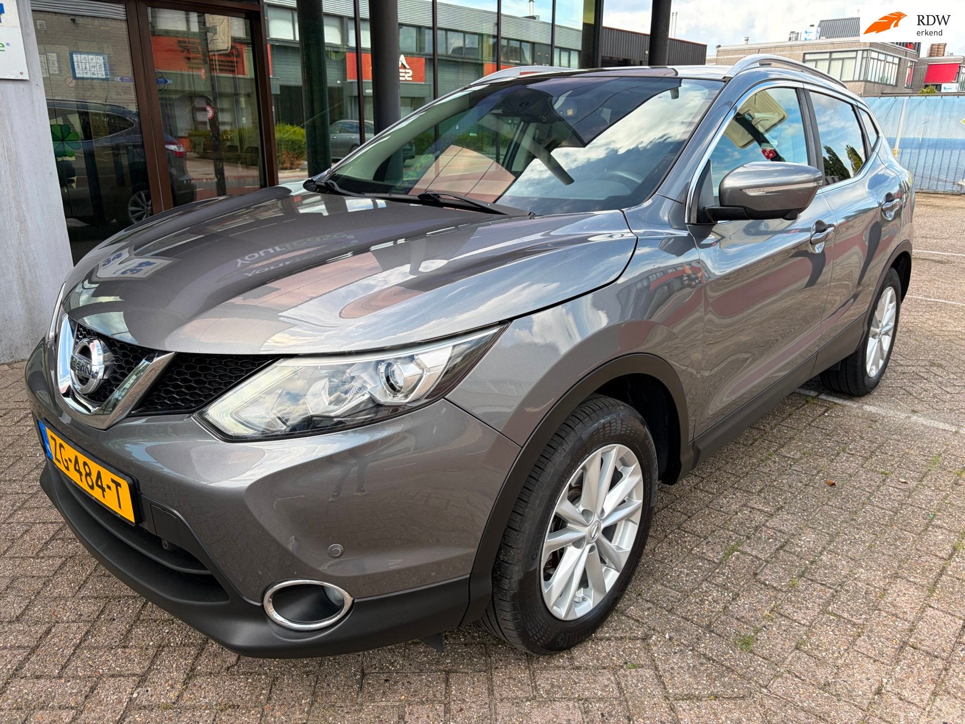 Nissan Qashqai 1.2 Connect Edition / Camera / Leder / Pano'd, Voorwielaandrijving, Euro 5, Gebruikt, 4 cilinders