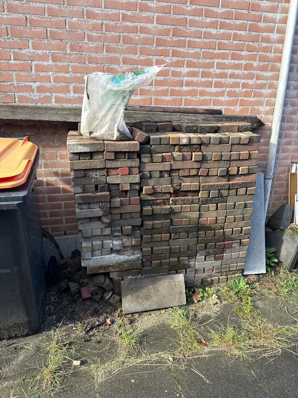 Gratis af te halen: Tuinklinkers voor pad of aanvulling, Ophalen, Gebruikt, Klinkers, 10 m² of meer