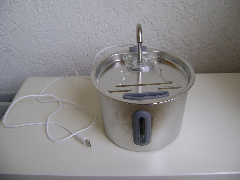 nieuwe poezen drink fontijn van 17rx12cm hoog alluminium, Ophalen of Verzenden, Automatisch, Nieuw