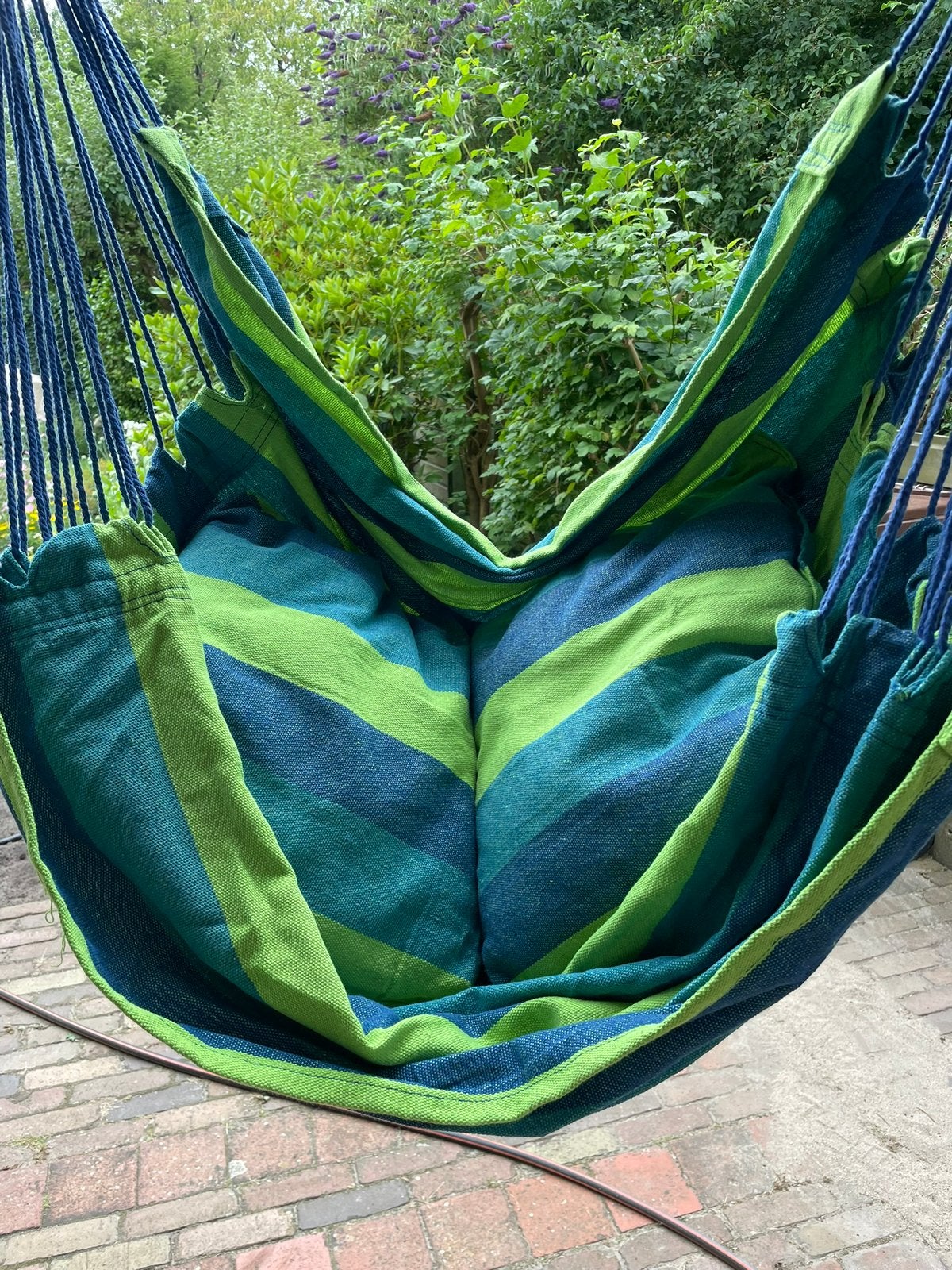 Kleurrijke hangstoel blauw/groen met 2 kussens, nieuw, Opvouwbaar, Nieuw, Ophalen of Verzenden, Eenpersoons
