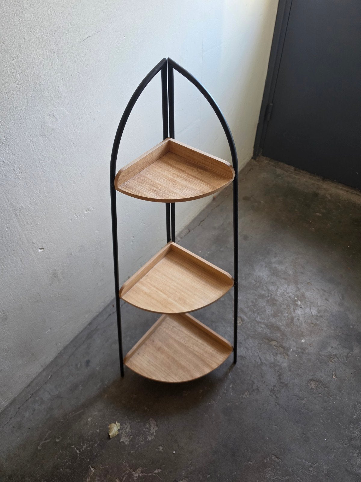 Stijlvolle hoekrek met 3 houten planken, Huis en Inrichting, Ophalen, Zo goed als nieuw