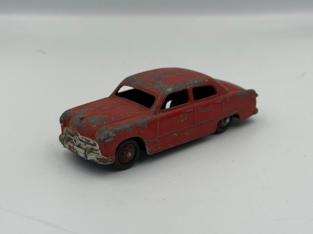 Dinky Toys Ford sedan, Ophalen of Verzenden, Zo goed als nieuw, Auto, Dinky Toys