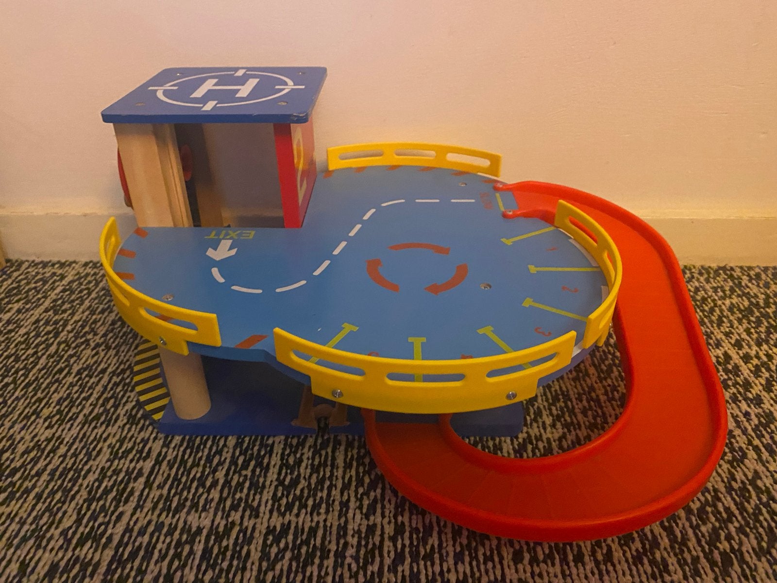 Parkeergarage met helikopterplatform voor houten treinbaan, Ophalen, Gebruikt