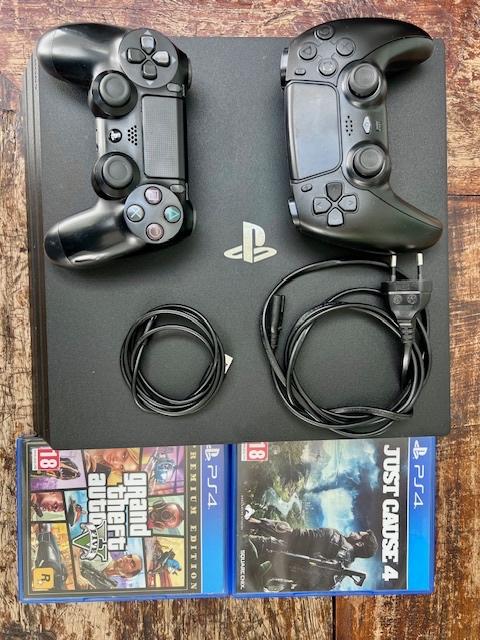 PlayStation 4 Pro 1TB (CUH-7216B) + 2 Controllers + 2 Games, Met 2 controllers, Ophalen of Verzenden, 1 TB, Pro