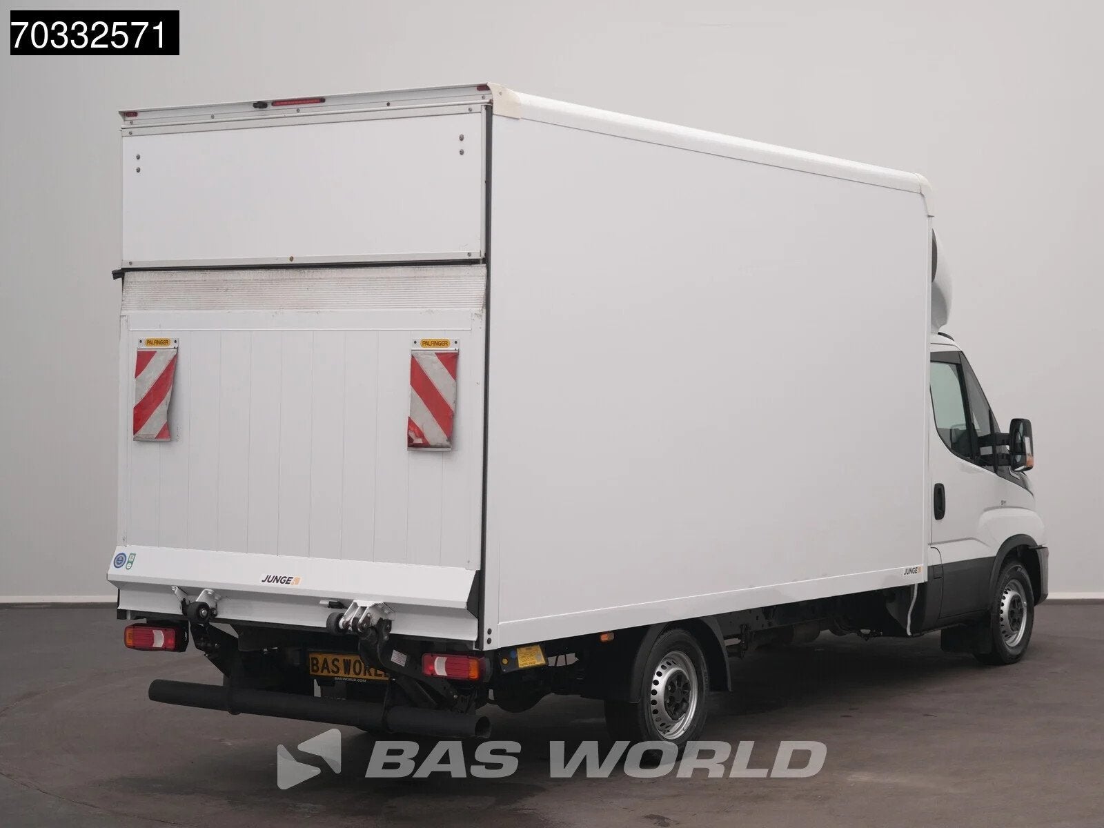 Iveco Daily 35S16 Laadklep Bakwagen 160PK Automaat Airco Cam, Automaat, Stof, Gebruikt, Euro 6