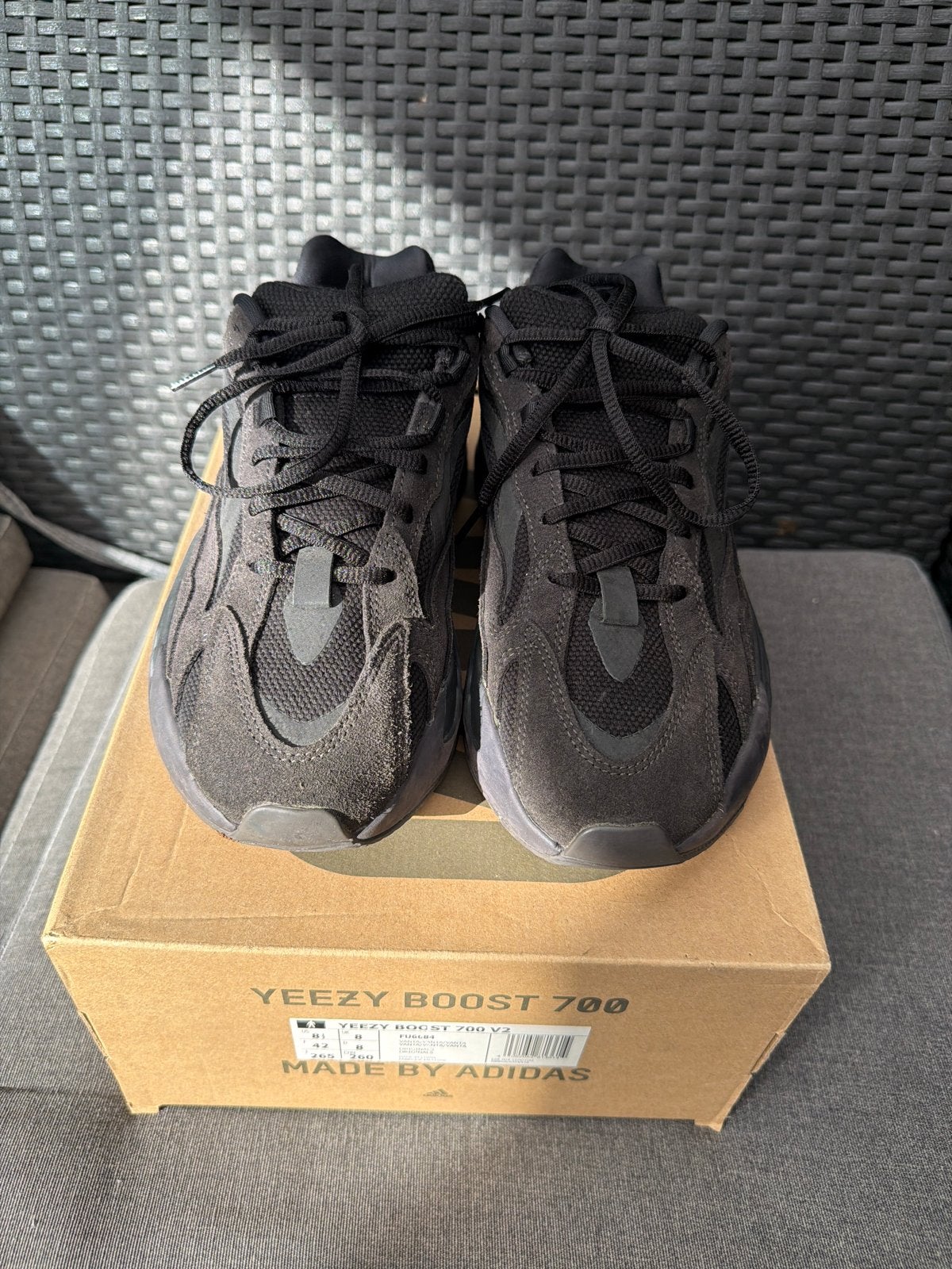 Yeezy Boost 700 V2 Vanta - Maat 42, Ophalen of Verzenden, Gedragen, Zwart, Sneakers of Gympen