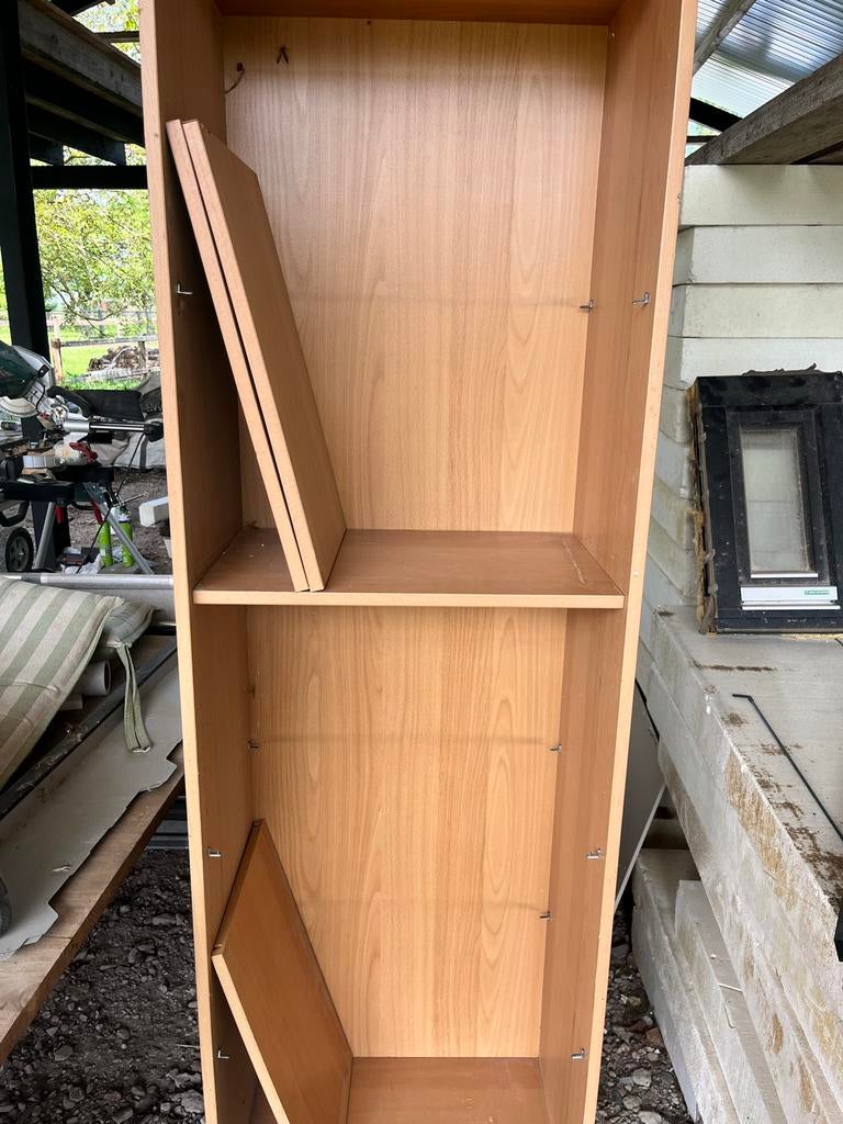 GRATIS Houten boekenkast met verstelbare planken, Ophalen, Met plank(en), Minder dan 50 cm, Gebruikt