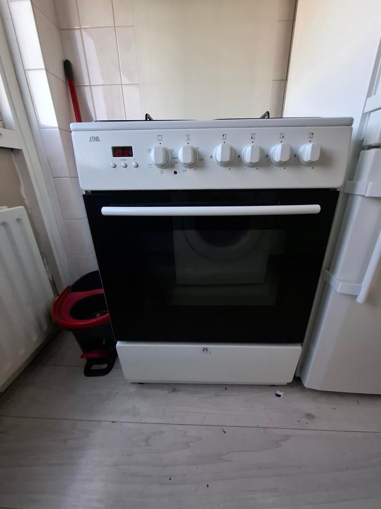 Etna gasfornuis vier pitten met oven, Witgoed en Apparatuur, Fornuizen, Ophalen, Gebruikt, 4 kookzones, Gas
