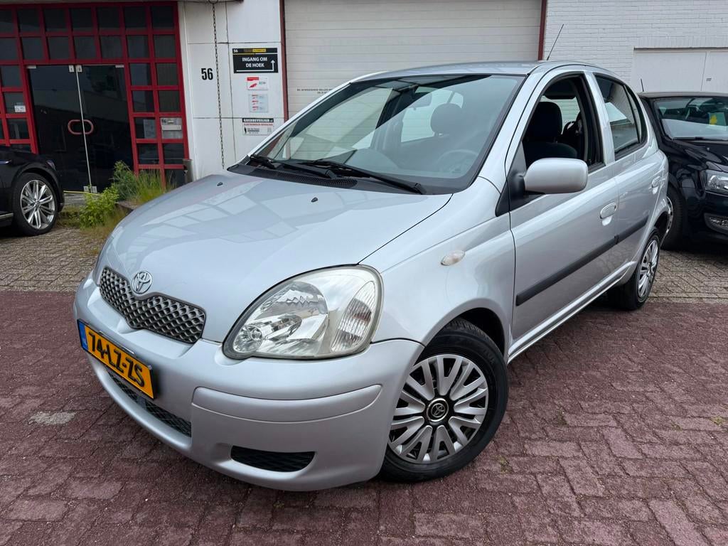 Toyota Yaris 1.3 VVT-i Sol |NIEUW APK| 1E EIG| AUTOMAAT|AIRC, Auto's, Stof, Gebruikt, 4 cilinders, 400 kg