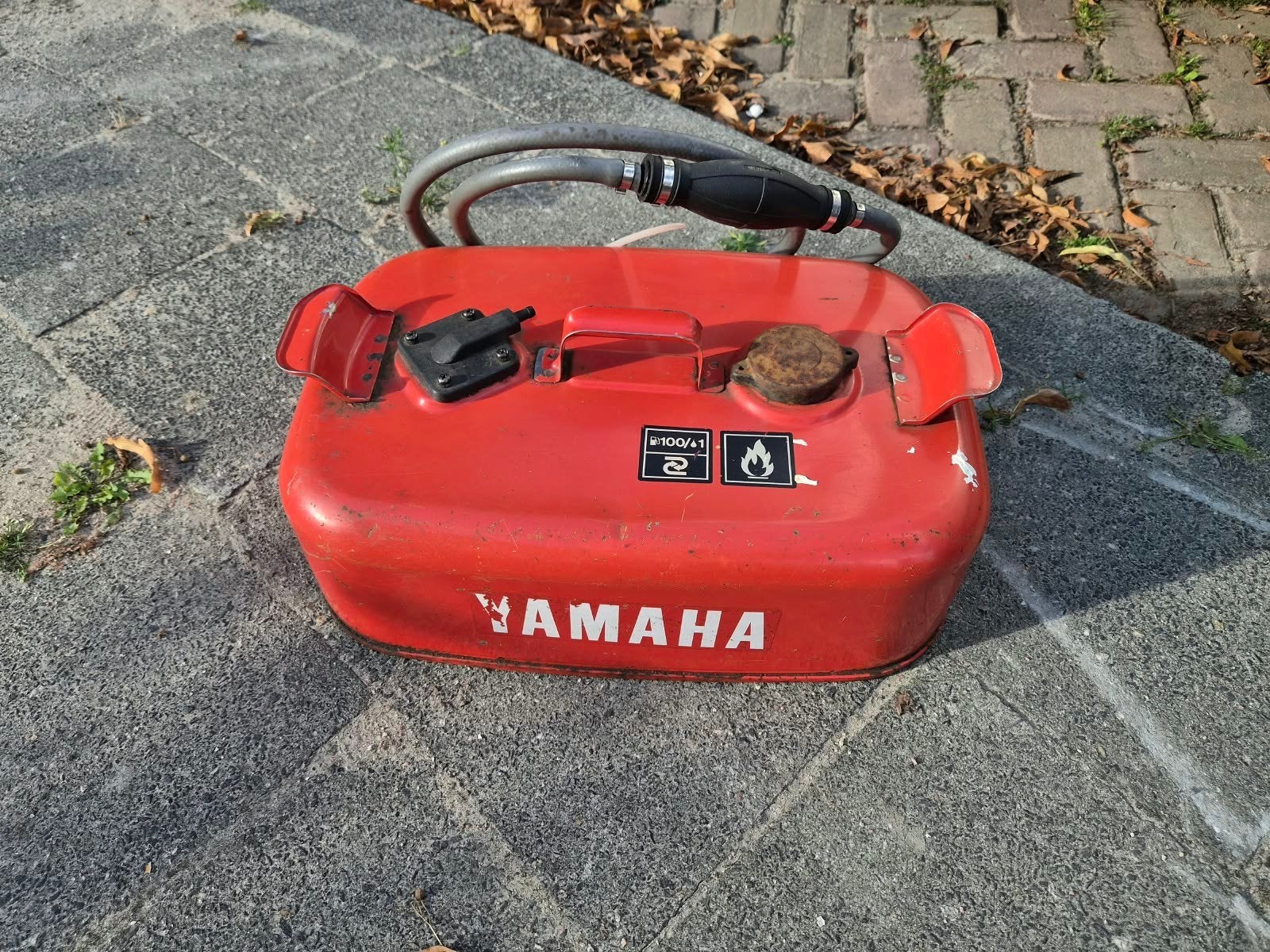 Originele Yamaha metalen brandstoftank buitenboordmotor 1:10, Watersport en Boten, Ophalen, Gebruikt, Motor en Techniek, Motorboot