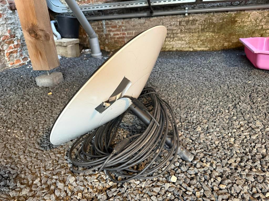 Starlink schotel incl alles.1 snoertje moet gerepareerd!, Audio, Tv en Foto, Schotelantennes, Ophalen, Zo goed als nieuw, (Schotel)antenne