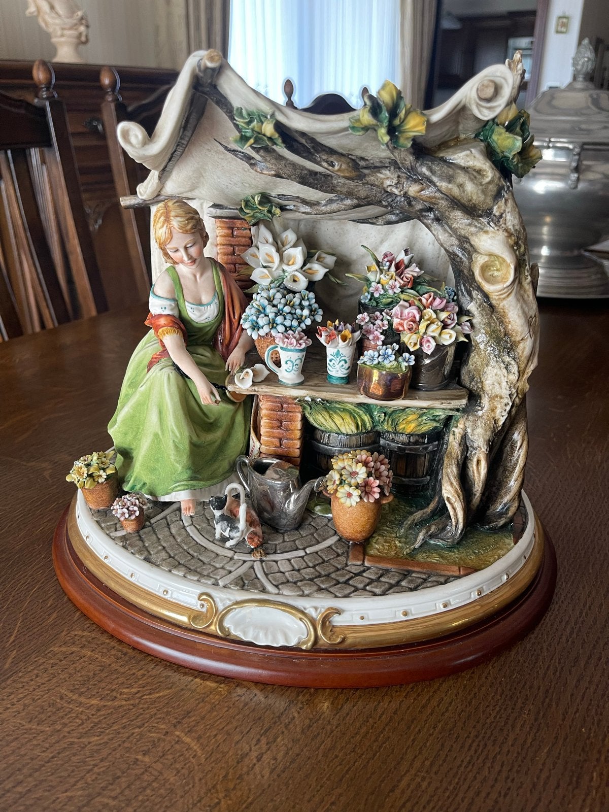 Capodimonte Porseleinen Beeld "La Fioria" - Bloemenverkoopst, Ophalen