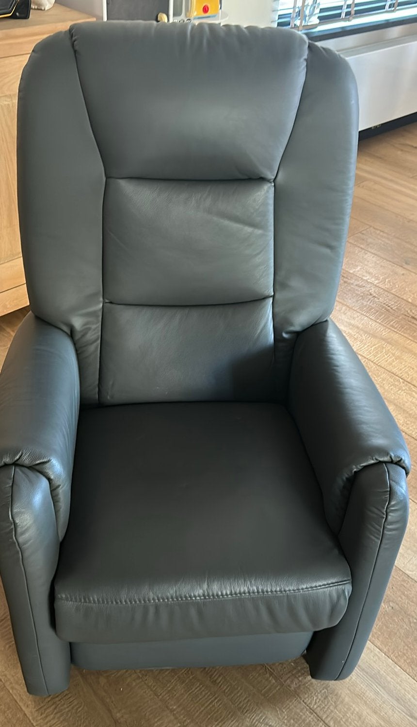Relax fauteuil grijs leer, Ophalen, Zo goed als nieuw, 50 tot 75 cm, Leer