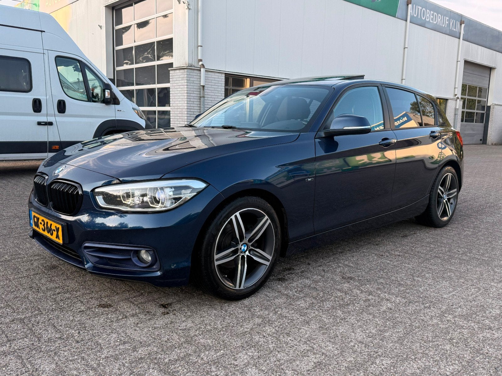 BMW 1-Serie 1.6 116D SPORT  EDE 5DR 2015 Blauw, Auto's, 1-Serie, Achterwielaandrijving, Blauw, Bedrijf