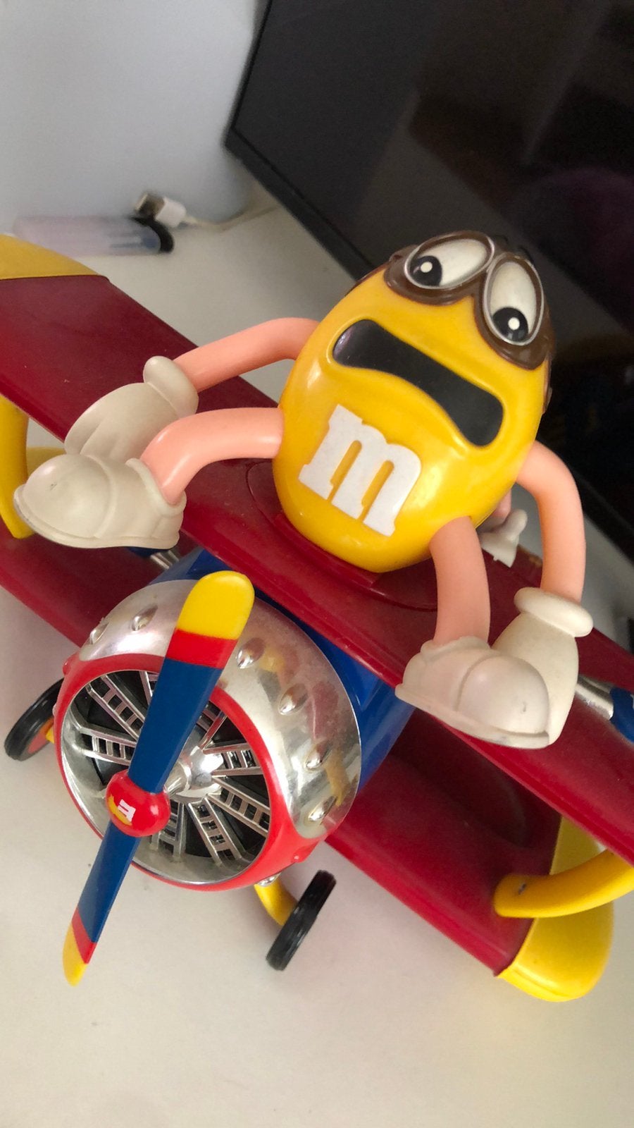 M&M Vliegtuig en snoep automaat, Verzenden, Zo goed als nieuw