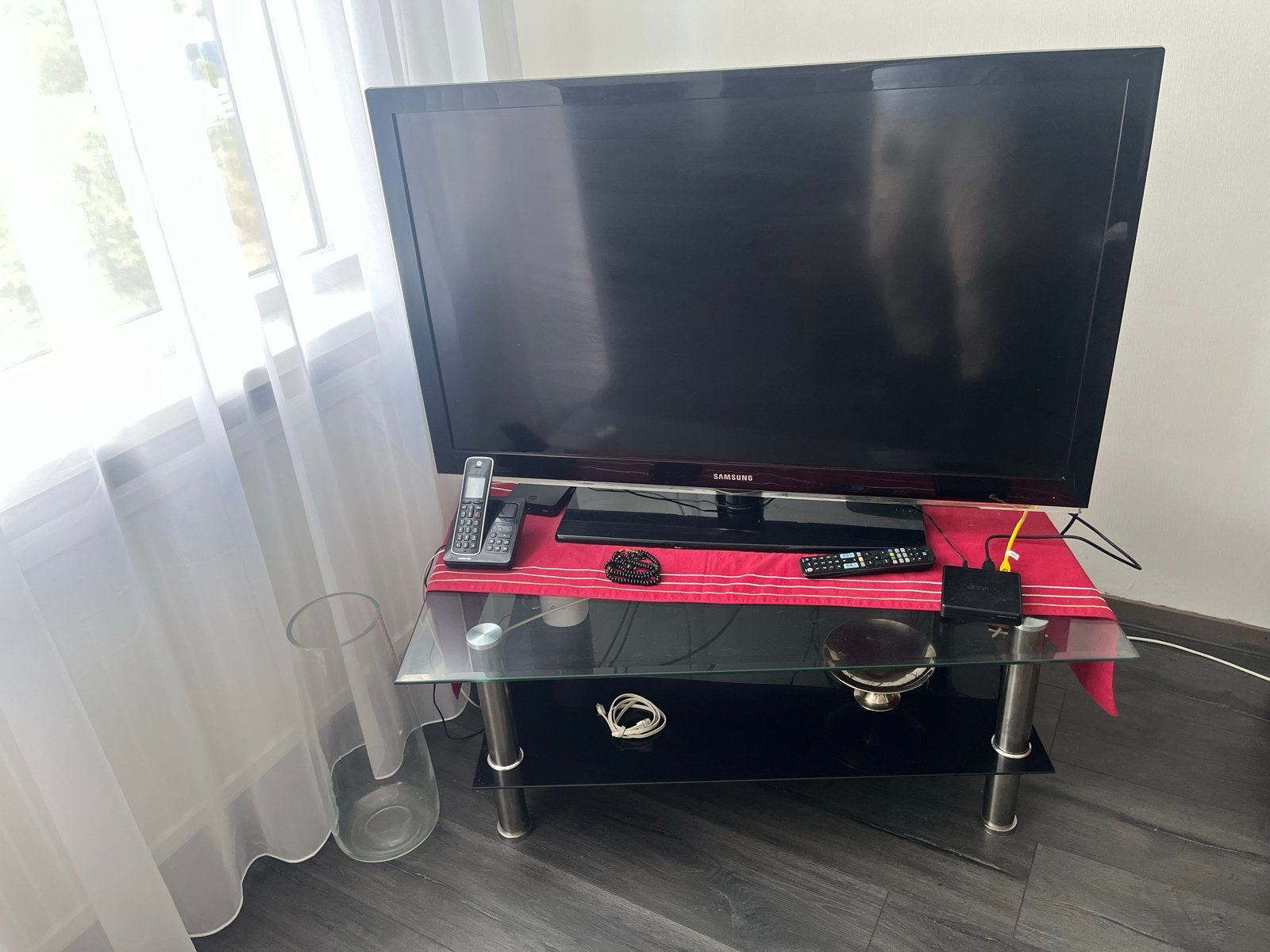 vitrine kast en glazen TV-tafel, Huis en Inrichting, Ophalen, Gebruikt, 100 tot 150 cm, 200 cm of meer