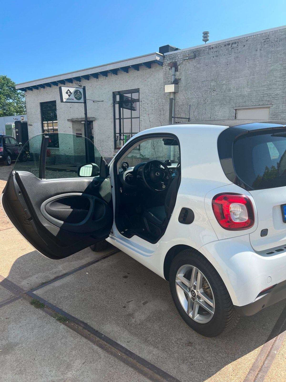 Smart EQ fortwo Coupé (2021) Elektrisch, Auto's, Smart, Automaat, Achterwielaandrijving, 37 €/maand, Wit