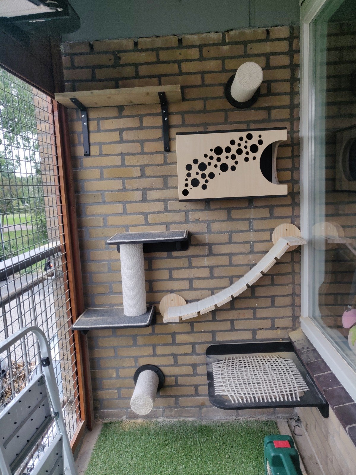 Katten klimwand, Ophalen