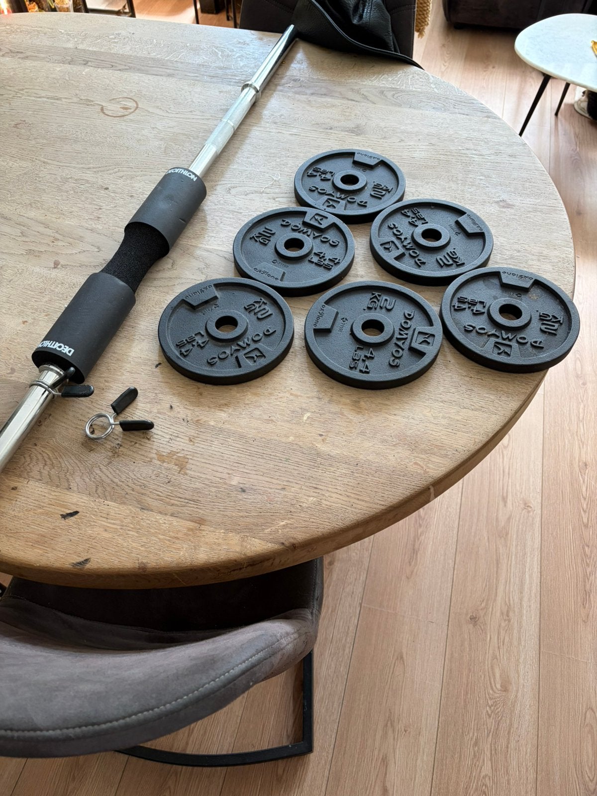 Decathlon Squat Barbell met schijven - Zo goed als nieuw, Ophalen, Zo goed als nieuw