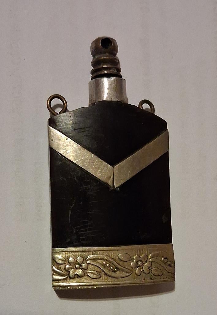 Victoriaanse Hanger Parfumflesje 1880 Piqué-werk snuifflesje, Ophalen of Verzenden, Overige materialen, Hanger
