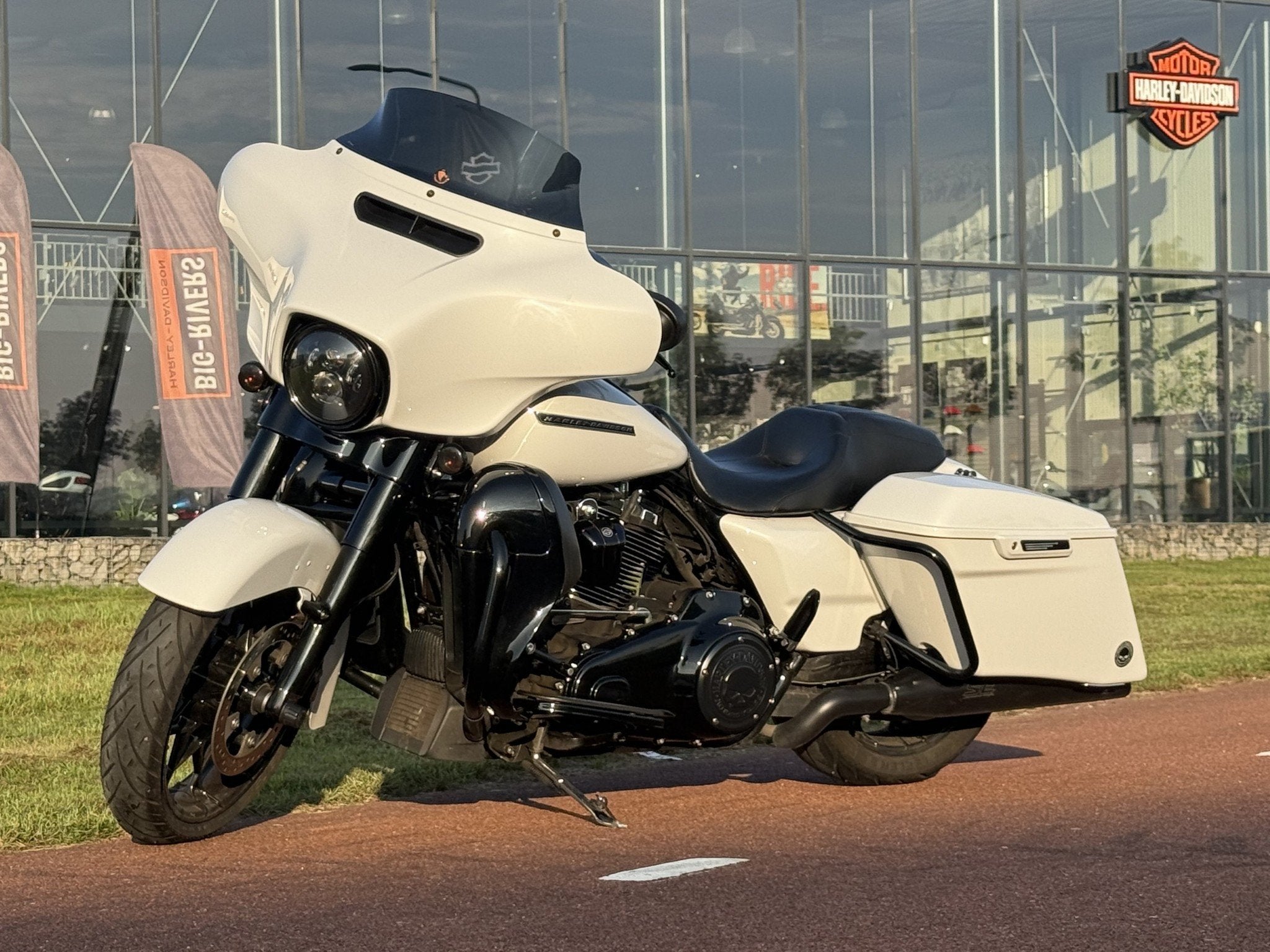 Harley-Davidson FLHXS Street Glide Special Solid Colour, ABS, Toermotor, Laan van Vredenoord 33
2289 DA  Rijswijk ZH, NL, Harley-Davidson Benelux B.V.