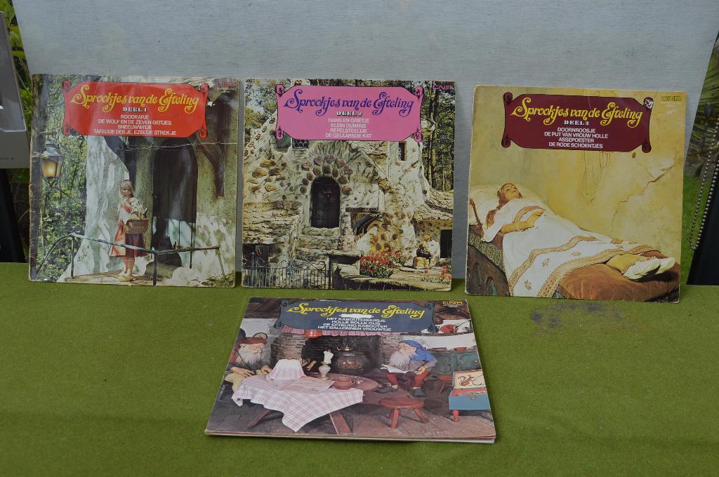 4 oude Efteling LP`s uit jaren 70: Sprookjes van de Efteling, Verzamelen, Efteling, Gebruikt, Gebruiksvoorwerp, Ophalen of Verzenden