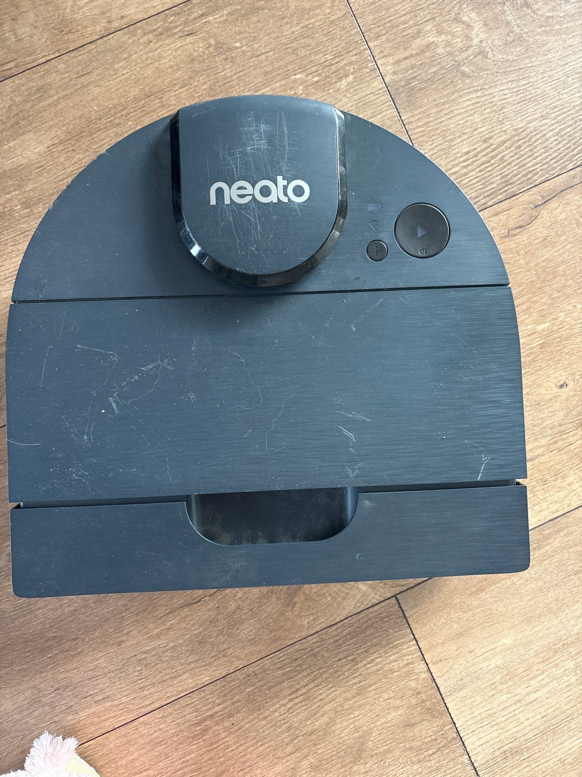 Neato robotstofzuiger, Ophalen, Robotstofzuiger