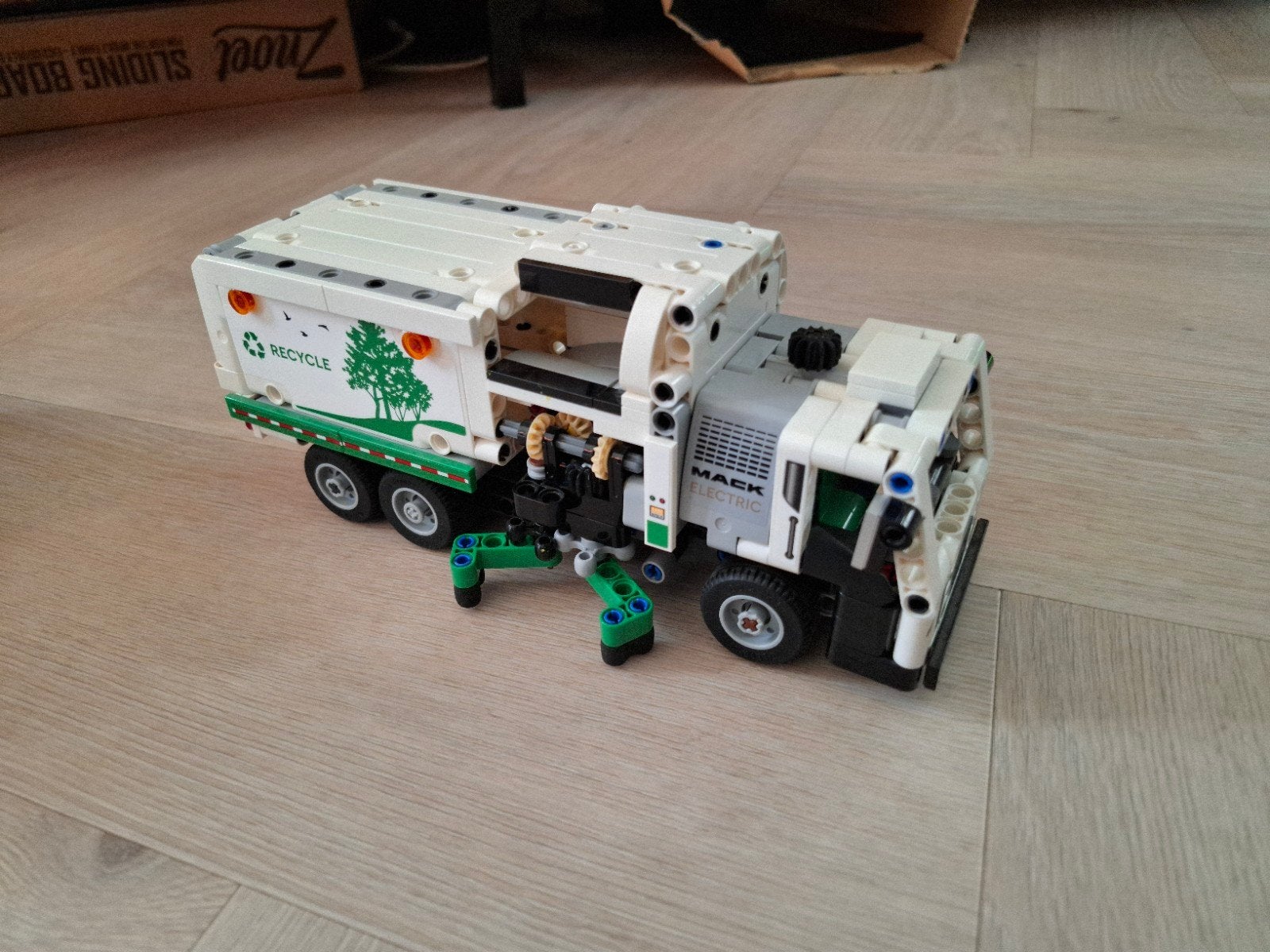 LEGO Technic Mack LR Electric Vuilniswagen (42167), Kinderen en Baby's, Speelgoed | Duplo en Lego, Lego, Ophalen of Verzenden
