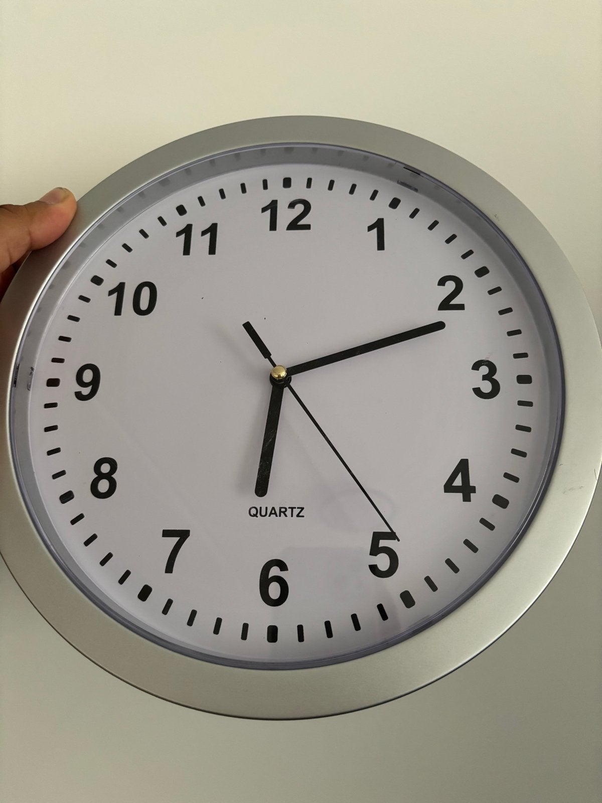 Wandklok met verborgen opbergruimte, Verzenden, Analoog, Werkt op batterijen, Zilver