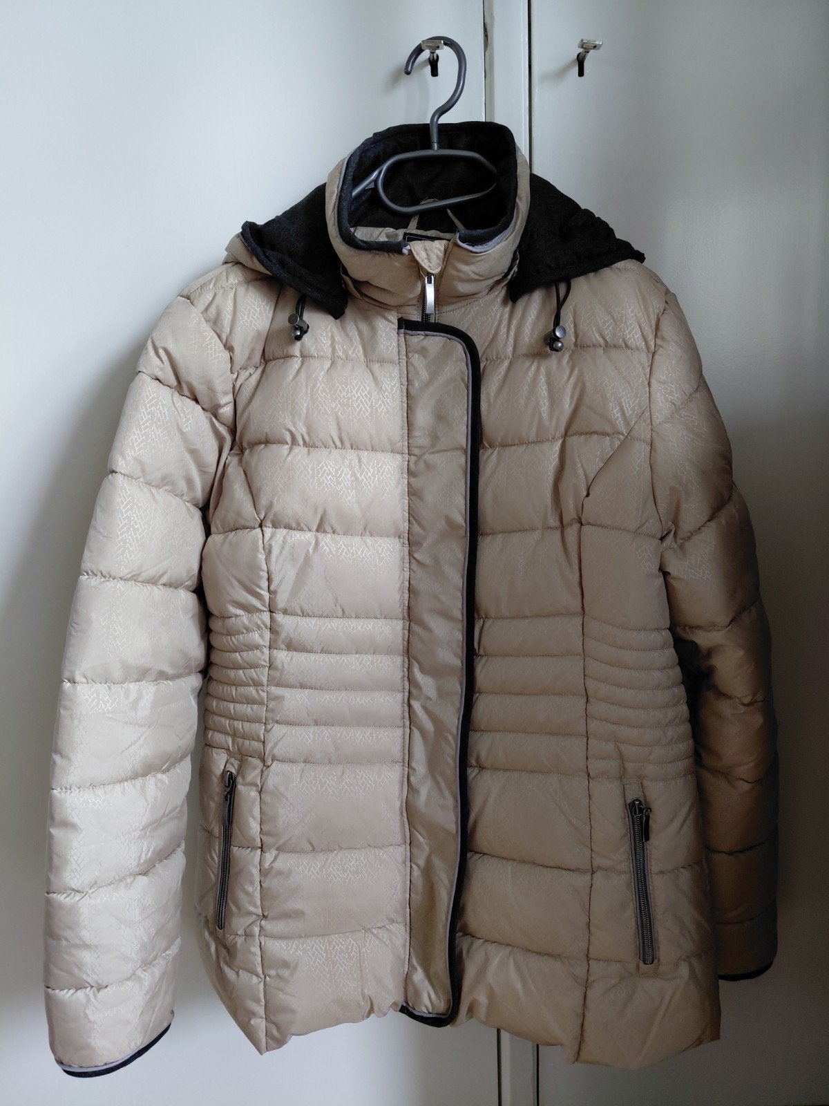 Nieuwe dames winterjas, gewatteerd, beige, Ophalen of Verzenden, Nieuw, Maat 38/40 (M), Beige