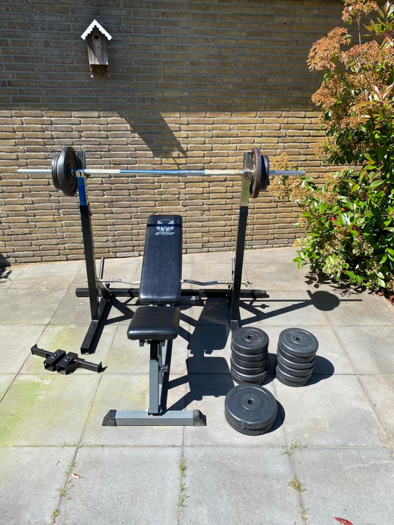 Complete benchpress set, bankje, 80kg gewicht, preacher bar, Ophalen, Gebruikt, Krachtstation, Metaal