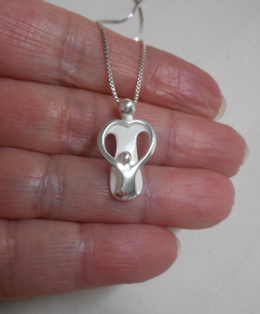 Zilveren ketting met hanger moeder met kind nr.779, Met hanger, Verzenden, Zo goed als nieuw, Zilver