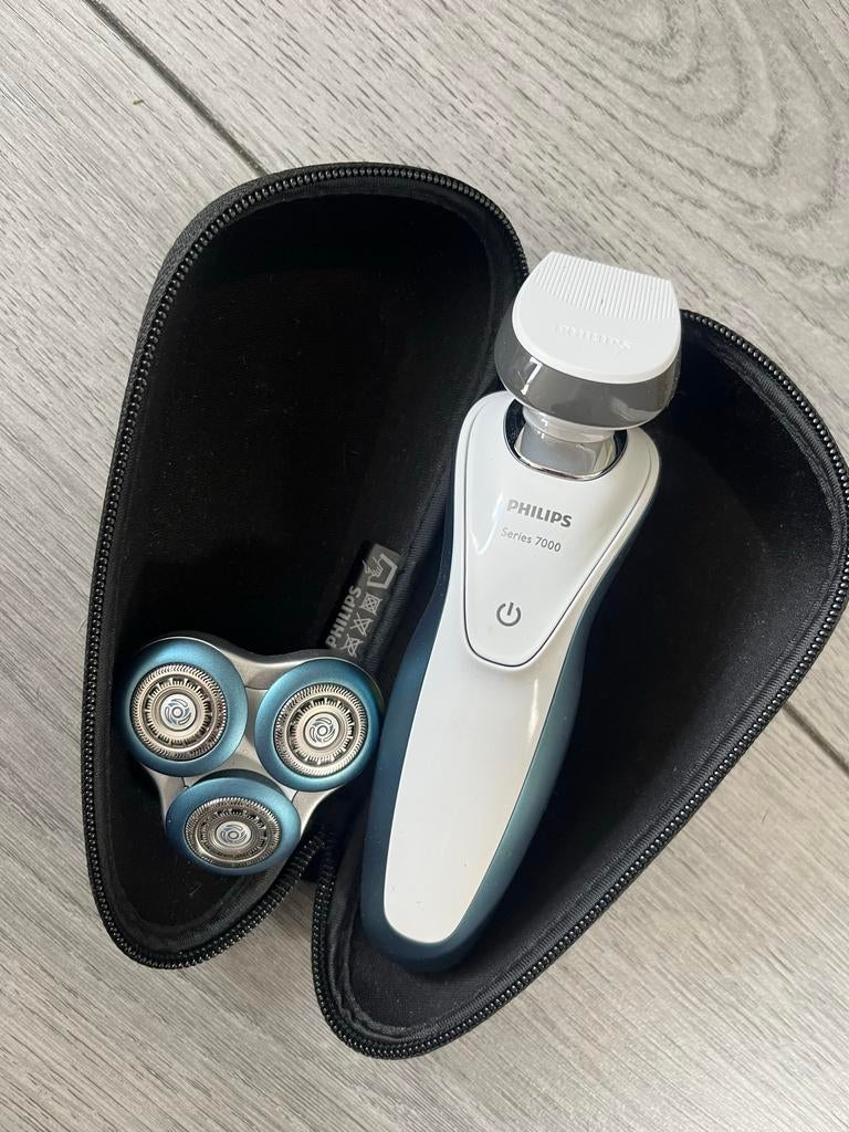 Philips Series 7000 scheerapparaat met oplader. Goede staat, Ophalen, Gebruikt, Scheren en Epileren
