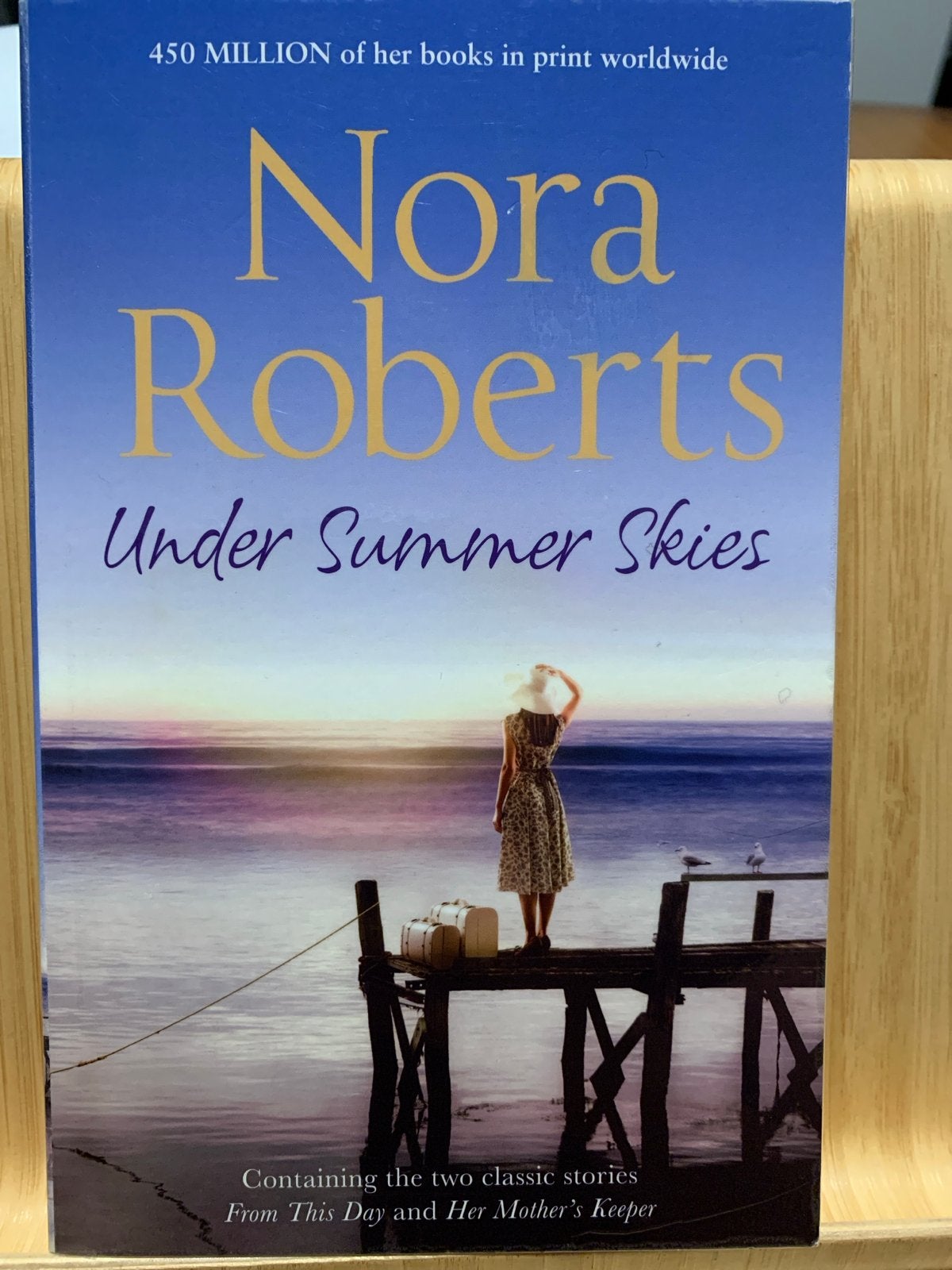 Nora Roberts - Under Summer Skies (Engels), Ophalen of Verzenden, Gelezen, Europa overig