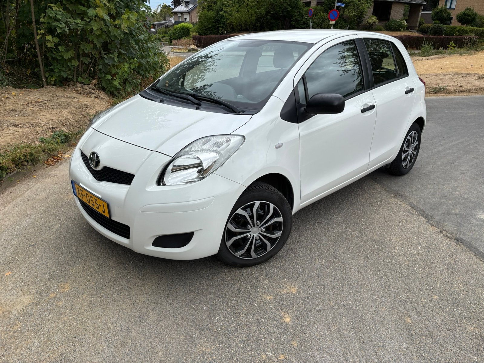Toyota Yaris 1.3 16V Vvt-i 5DR 2010 Wit, Auto's, Voorwielaandrijving, 40 €/maand, 4 cilinders, 100 pk