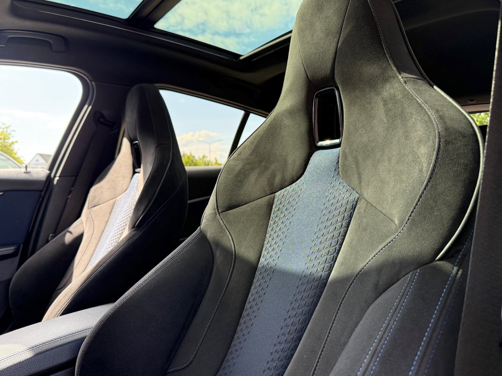 BMW 1-serie 118i Executive M sport Pano M Seats Camera, Gebruikt, Alcantara, Zwart, Origineel Nederlands