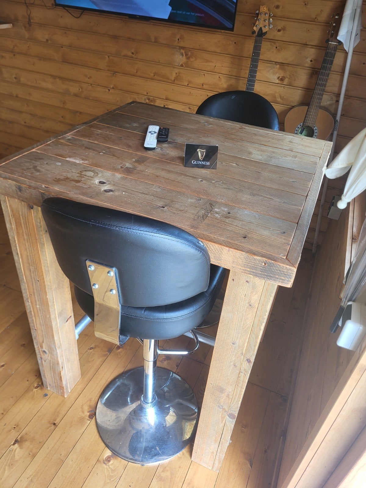 Stoere houten bartafel / hoge tafel met 2 barkrukken, Tuin en Terras, Ophalen, Gebruikt
