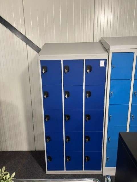 Lockerkast 15 deurs lichtgrijs met donkerblauwe deuren, Niet ingevuld, Gebruikt, Niet ingevuld, Ophalen of Verzenden