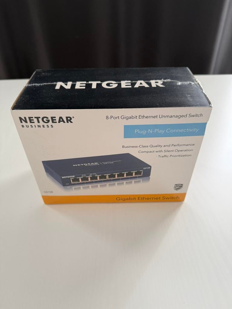 NETGEAR 8-Port Gigabit Ethernet Switch (Nieuw in doos), Computers en Software, Netwerk switches, Ophalen, Zo goed als nieuw
