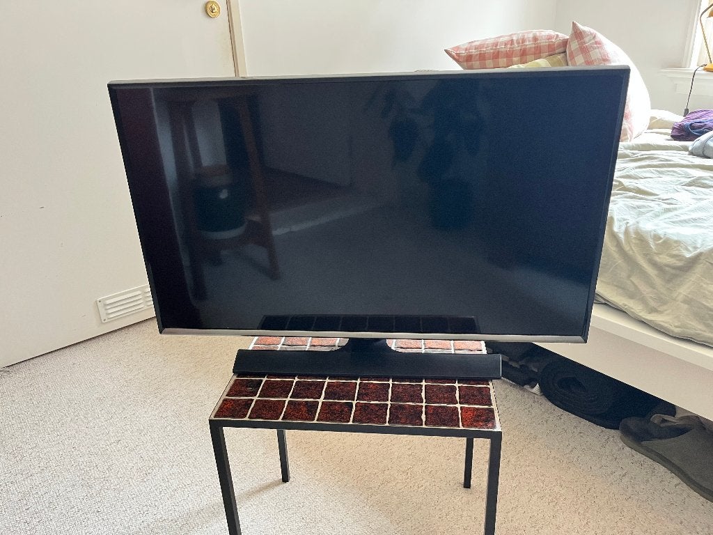 Foto 2 van Samsung LT32E310EW 32 inch FULL HD LED TV