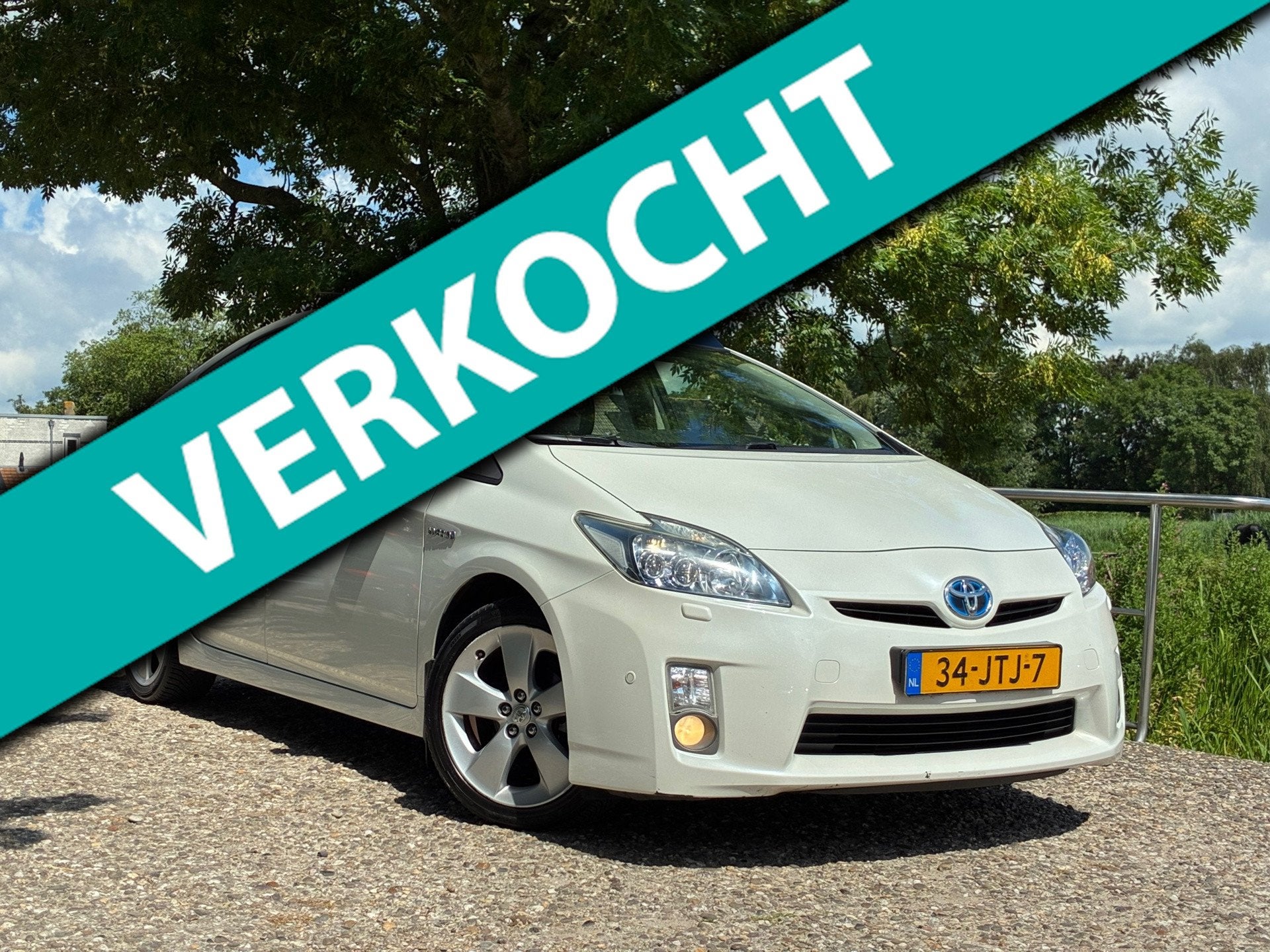 Toyota Prius 1.8 Dynamic | Solar roof + Pano + Xenon + Navi, Gebruikt, 4 cilinders, Alcantara, Wit