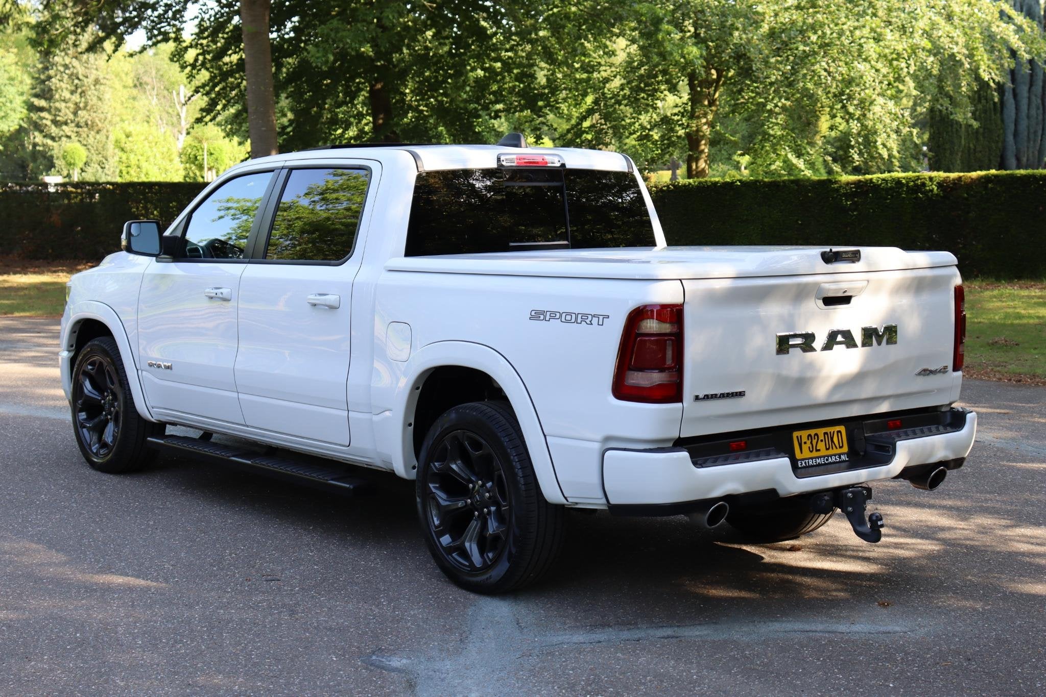Dodge Ram 1500 5.7 V8 4x4 Crew Cab Laramie Sport 2024 NAP |, Auto's, Dodge, Automaat, Gebruikt, 5654 cc, Wit