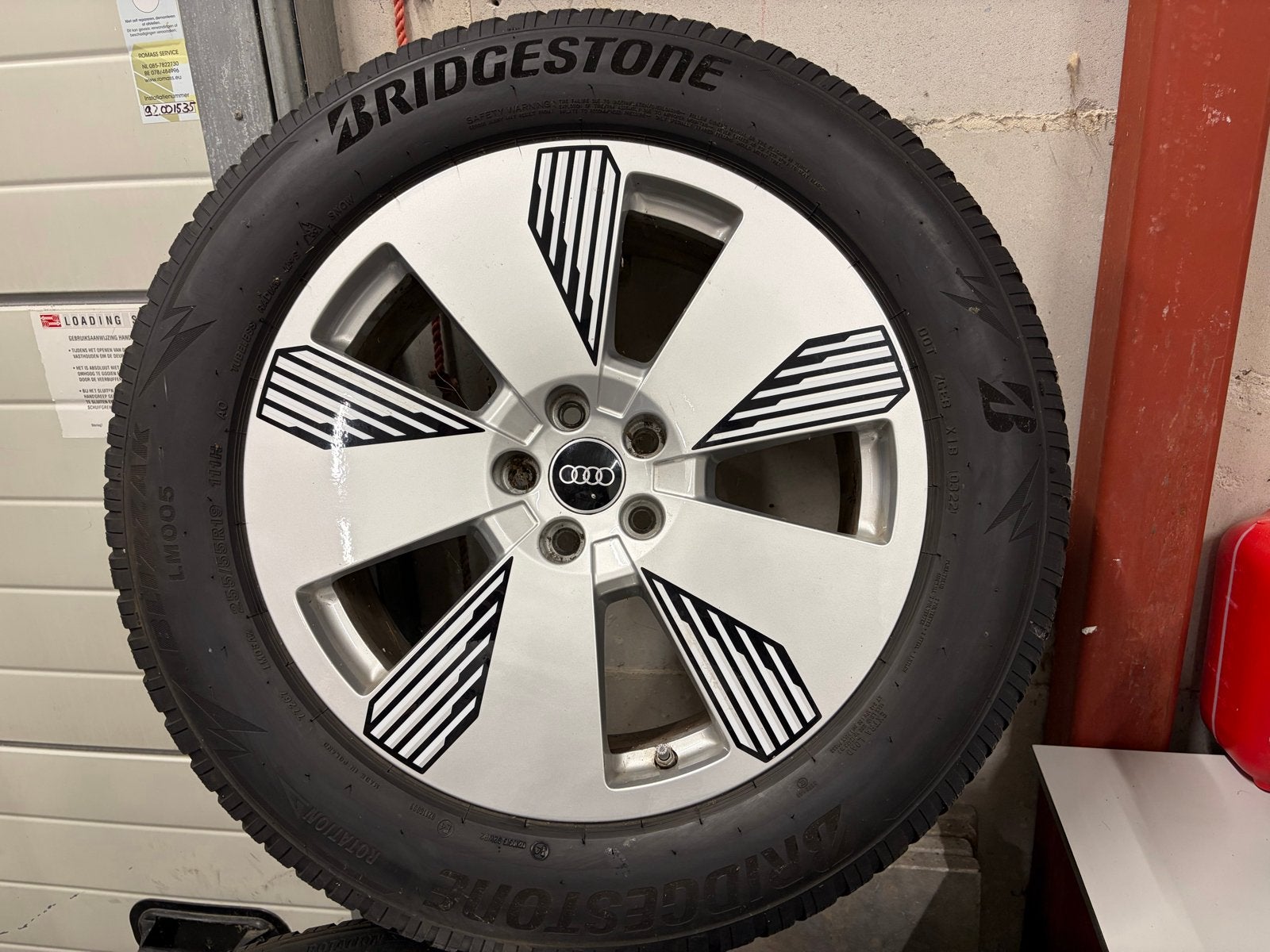 Complete set Audi Q5, E-tron winterbanden met royaal profiel, Gebruikt, 255 mm, Banden en Velgen, Winterbanden