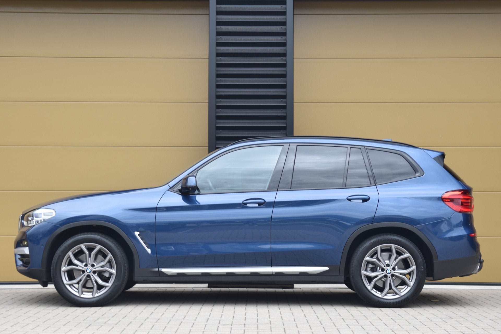 BMW X3 xDrive20i High Executive * Stoelen met memory * Trekh, Auto's, Automaat, 1998 cc, 15 km/l, Gebruikt