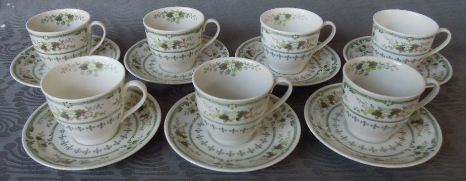 NR TT6: 7 Royal Doulton Provencal koffiekoppen met schotel, Ophalen of Verzenden